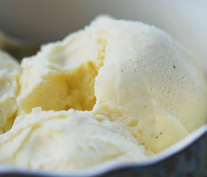 https://www.recipe-diaries.com/wp-content/uploads/2012/04/vanilla-bean-ice-cream-013.jpg