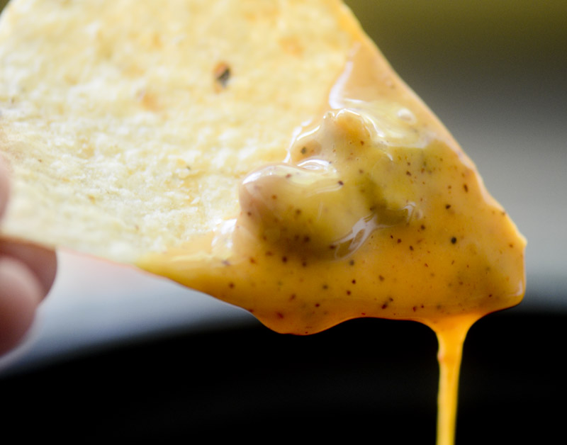 slow cooker chili queso dip 037