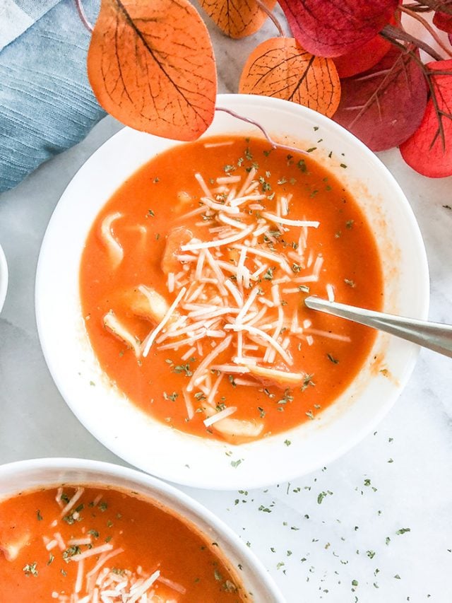 Slow Cooker Creamy Tomato Tortellini Soup