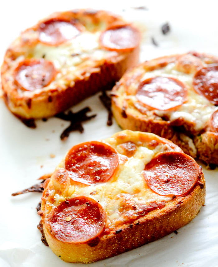 TEXAS TOAST GARLIC BREAD PIZZA