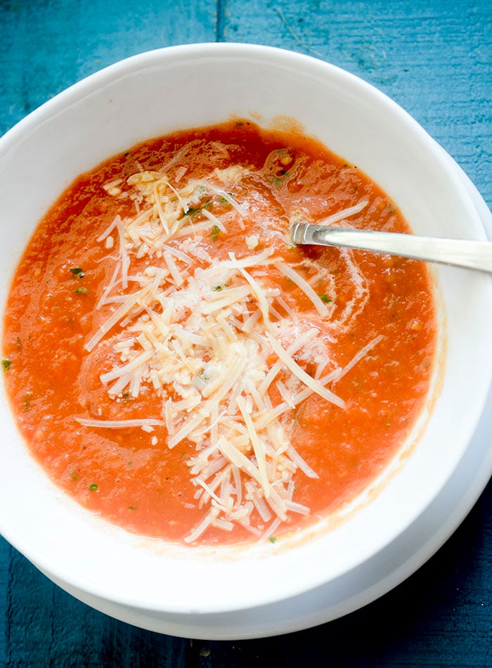 Easy 5-Ingredient Tomato & Basil Blender Soup
