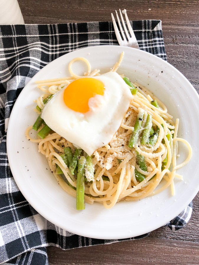 Linguine with Asparagus and Egg 