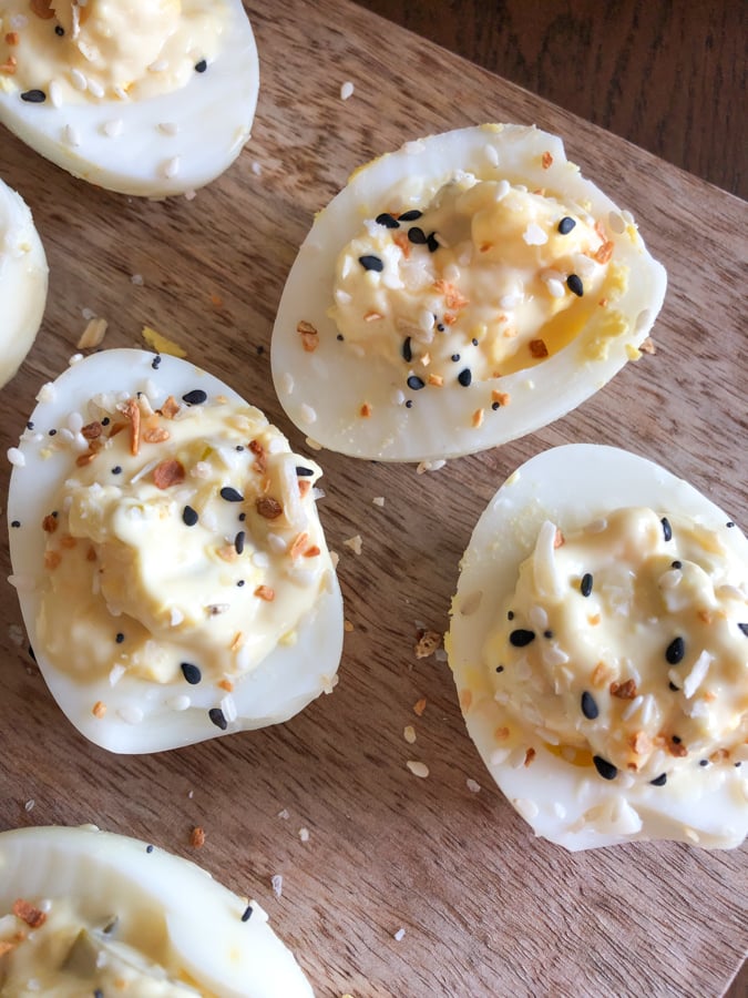 Deviled Eggs with Everything Bagel Seasoning 