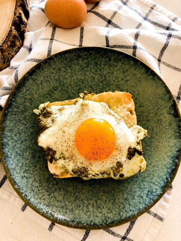 Pesto Eggs 