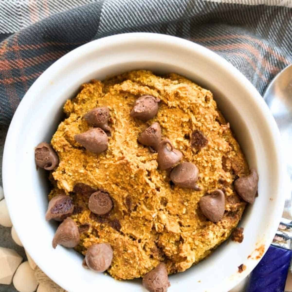 Baked pumpkin oats topped with chocolate chips. 