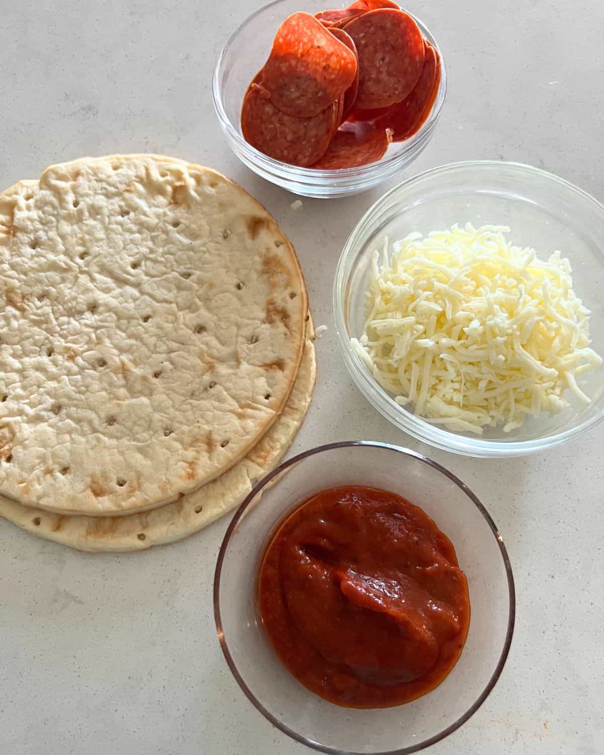 Ingredients needed for air fryer pita pizzas. 