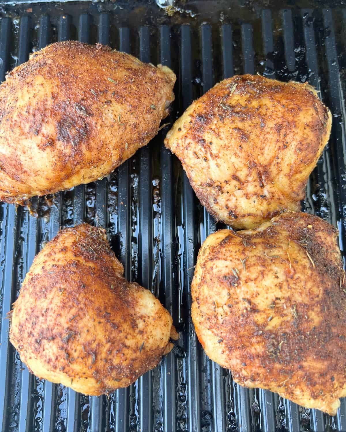 Finished spicy smoked chiicken thighs on a smoker. 