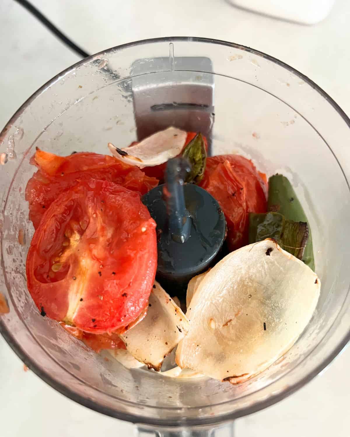 Smoked salsa vegetables in a food processor. 