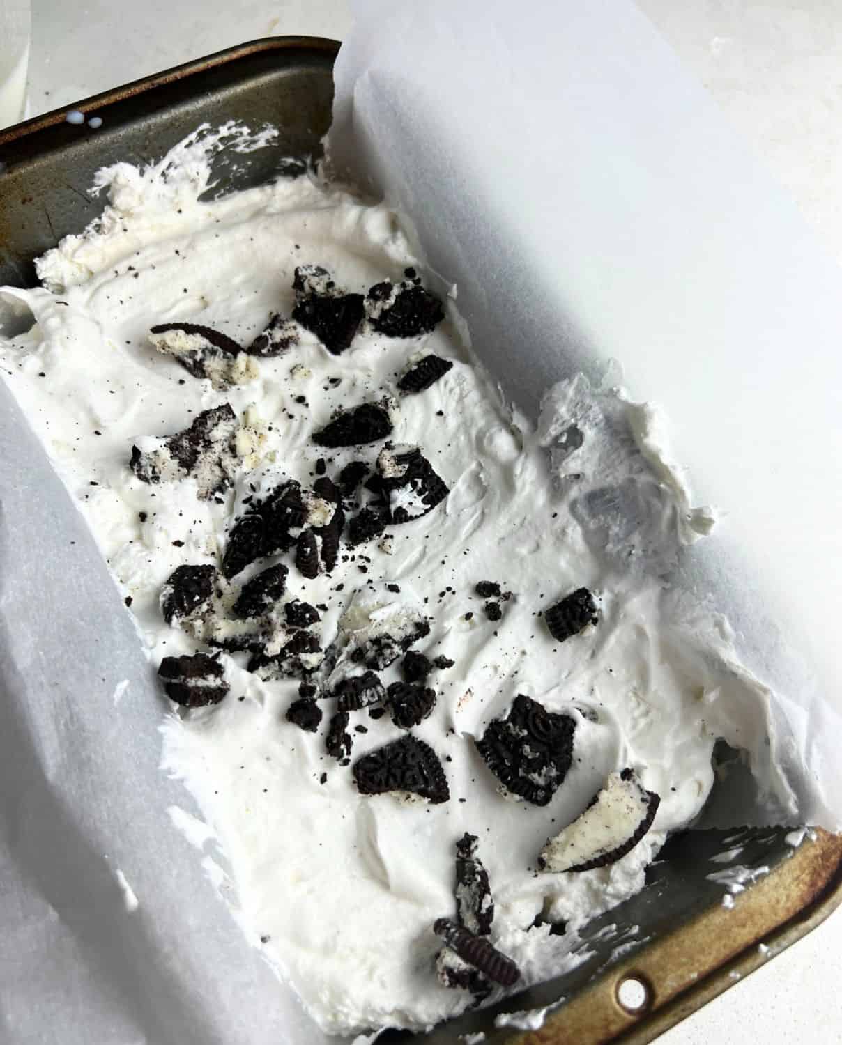 Cool Whip and Oreos layered together in pan.