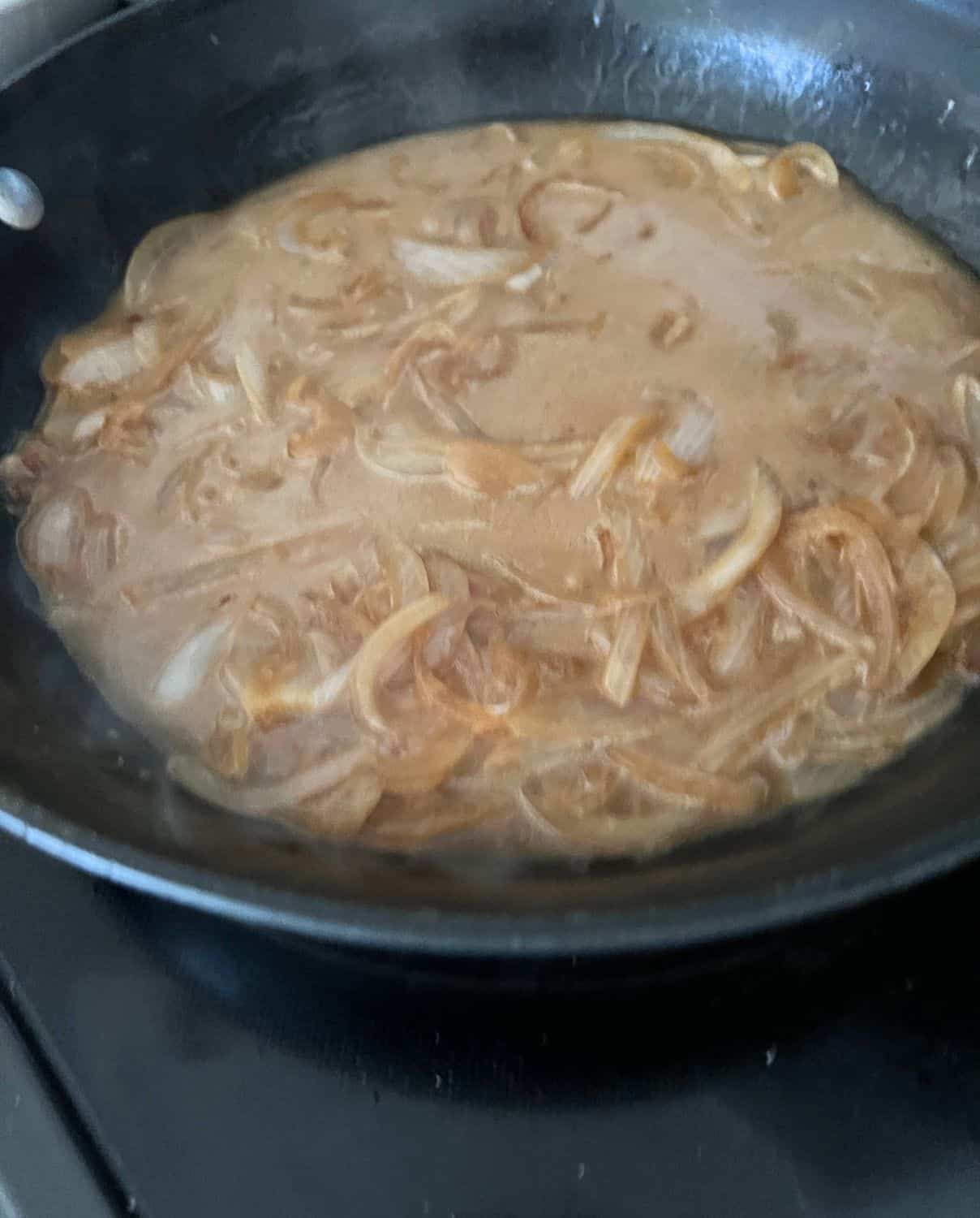 Cooked onions thickened in sauce.