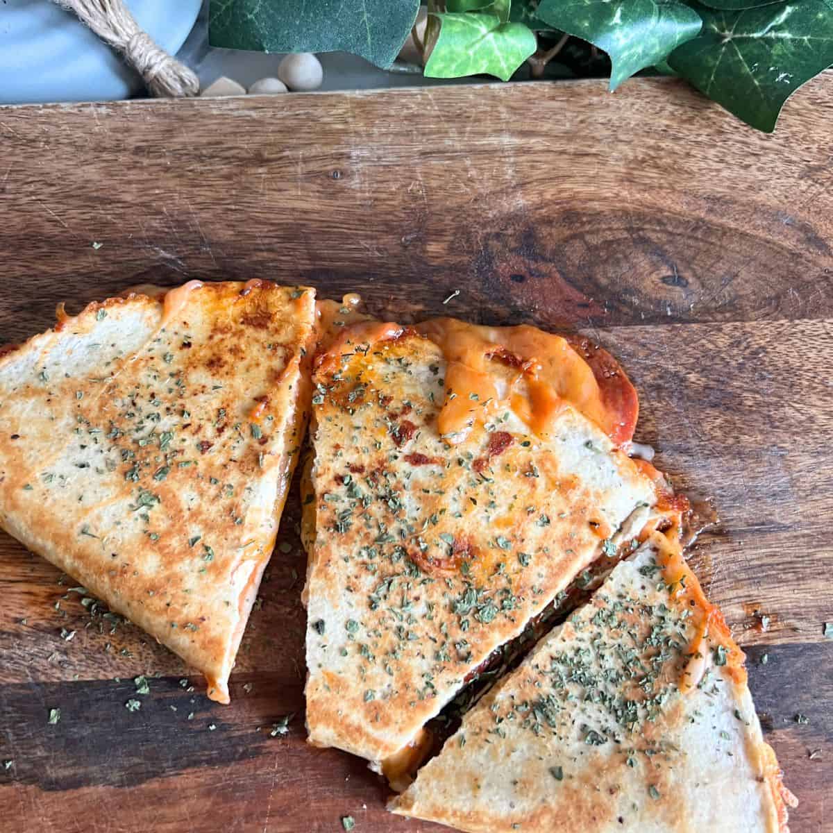 A quesadilla stuffed with cheese and pepperoni. Don’t like pepperoni pizza? Make a pineapple and ham pizza, veggie pizza, or meat lovers quesadilla.