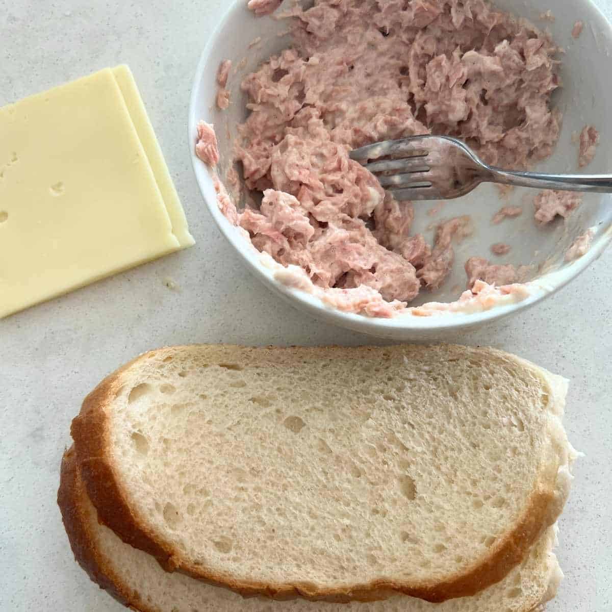 Ingredients needed for air fryer tuna melt. 