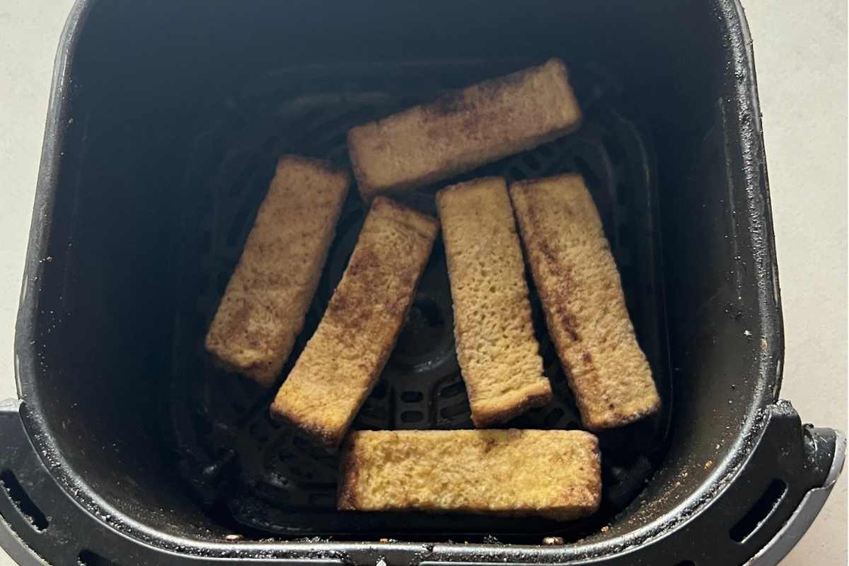 How to make frozen french toast sticks in air fryer.