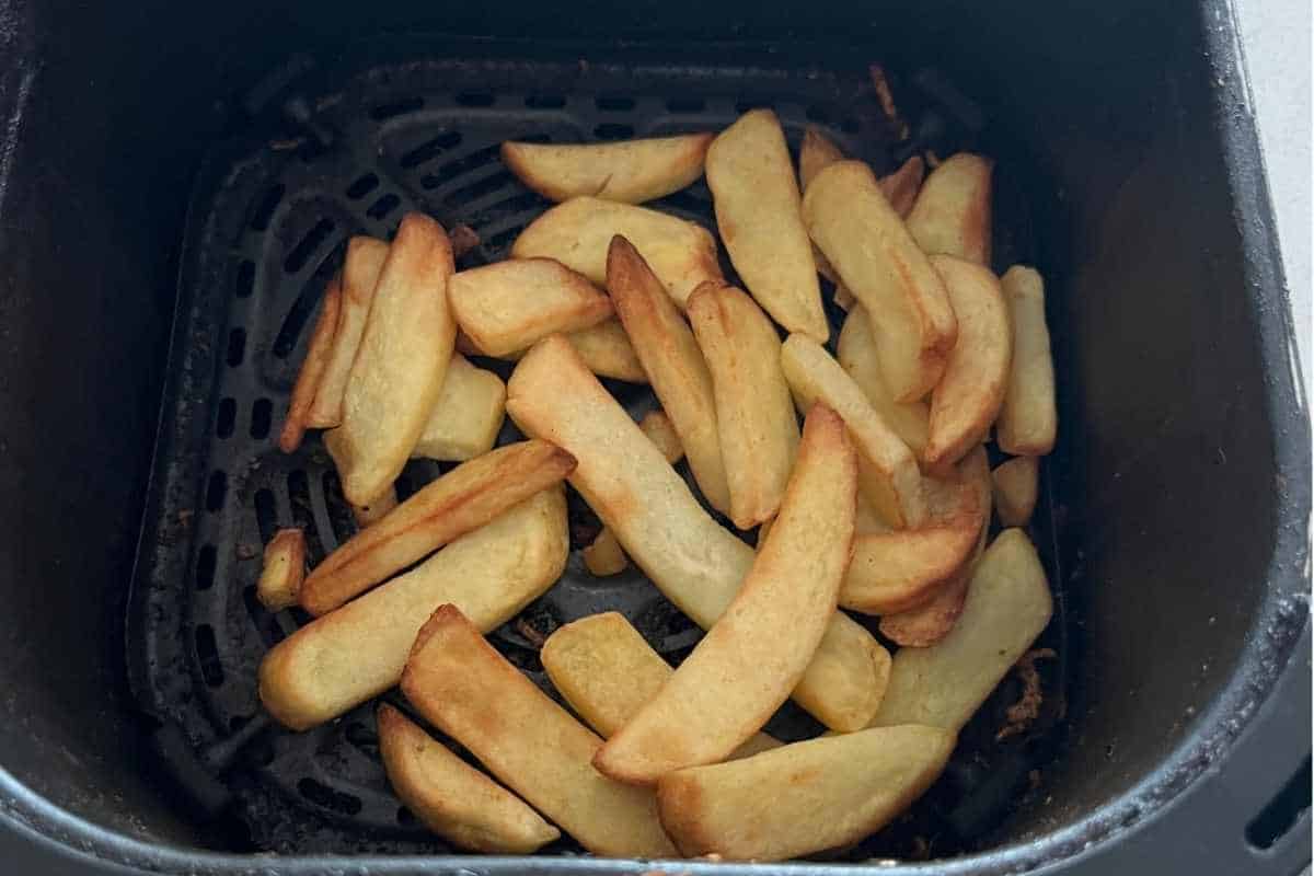 Crispy air fryer steak fries.