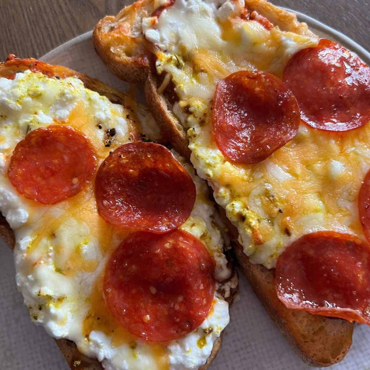 Air fried cottage cheese toast with pizza toppings.